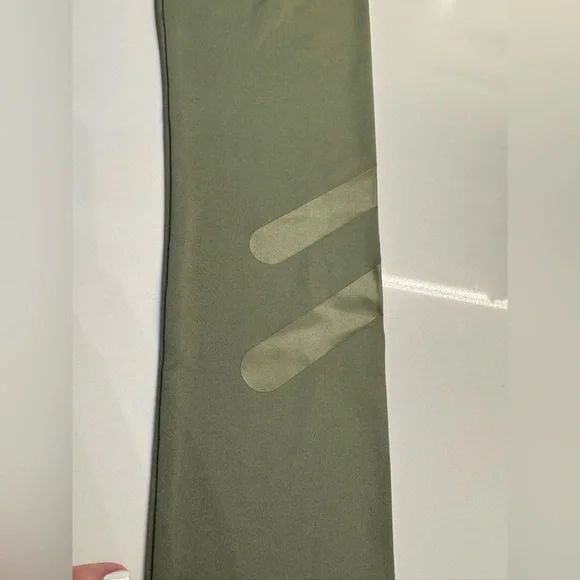 Green workout athleisure leggings lightweight size medium New - Picture 10 of 10